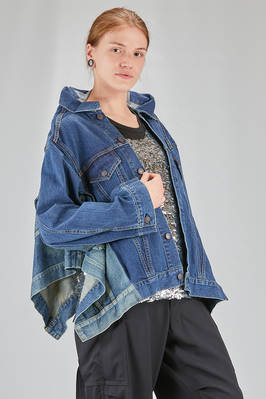 caban 'sculpture' a cappa bidimensionale, in denim indigo di cotone stonewash - JUNYA WATANABE 