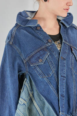 caban 'sculpture' a cappa bidimensionale, in denim indigo di cotone stonewash - JUNYA WATANABE 