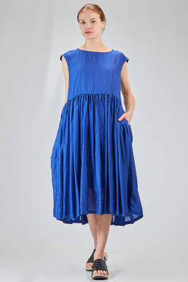 longuette dress, wide, in washed silk crêpe de chine, half slip in ramie  - 408