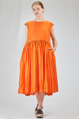 longuette dress, wide, in washed silk crêpe de chine, half slip in ramie  - 408