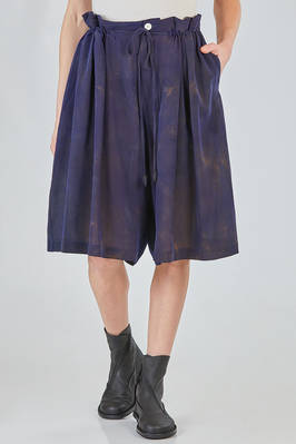 under the knee skirt-trousers, wide, in washed silk mulberry with shaded motif  - 346