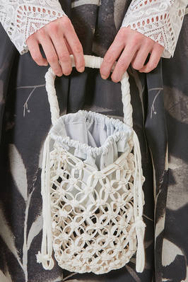 borsa piccola a cestino in simil pelle a nodi macramé  di poliuretano - COMME des GARÇONS - COMME des GARÇONS 