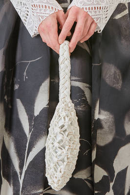 borsa piccola a cestino in simil pelle a nodi macramé  di poliuretano - COMME des GARÇONS - COMME des GARÇONS 