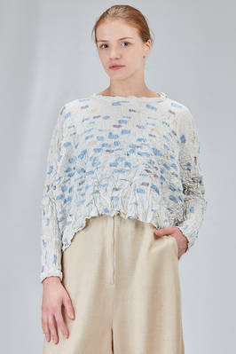 short and wide top in polyester froissé with diagonal stripes tone on tone and cotton patches  - 123