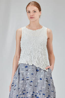 hip-lenght top, asymmetric and lean, in polyester froissé with horizontal stripes tone on tone  - 123