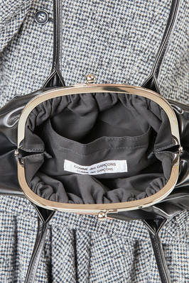 borsa medio-piccola a trapezio in simil pelle di poliuretano - COMME des GARÇONS - COMME des GARÇONS 