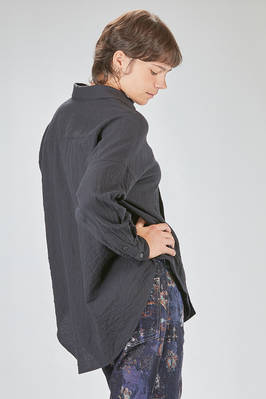 long, wide and asymmetric shirt, in washed and embossed cotton and elastane seersucker - FORME D' EXPRESSION 
