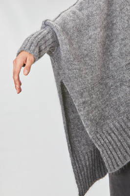 cardigan lungo e over in maglia pesante e sfumata di superkid mohair, lana, poliammide ed elastan - ISABEL BENENATO 