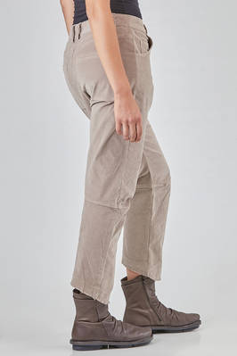 pantalone con gamba conformata in velluto a costine sottili verticali di cotone ed elastan - KRISTENSEN DU NORD 