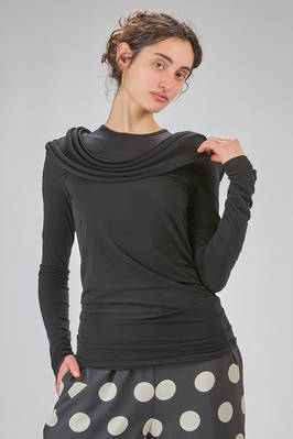 long and slim-fit sculpture t-shirt, in stretch nylon and polyurethane jersey  - 74