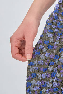 abito longuette, ampio e svasato in froissé leggero di poliestere con piccoli fiorellini astratti di cotone - SHU MORIYAMA 