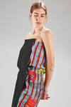 silk knee-length dress with ‘cartoon’ printing and plain panel - VIVIENNE WESTWOOD - Gold 