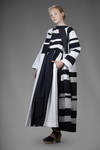 robe-manteaux lungo e ampio a intarsi di lino e cotone a righe alternate bicolori - DANIELA GREGIS 
