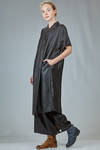 long and wide waistcoat in antibacterial silk worked in clay - ISAE 