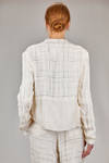 giacca/camicia al fianco in garza tubolare operata di lino, cotone e viscosa - ARCHIVIO J. M. RIBOT 