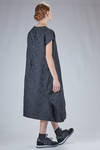 abito sotto al ginocchio, ampio, in jacquard a foliage di poliestere techno lavato - COMME des GARÇONS - COMME des GARÇONS 