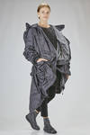 impermeabile 'sculpture' sotto al ginocchio, ampio, in tela tecnica di nylon e parti in maglia di lana - JUNYA WATANABE 