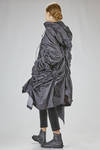 impermeabile 'sculpture' sotto al ginocchio, ampio, in tela tecnica di nylon e parti in maglia di lana - JUNYA WATANABE 