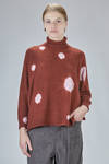 wide hip-length sweater in ultra-soft cashmere knit with scattered polka dots - SUZUSAN 