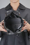 borsa a sacchetto di medie dimensioni in pelle sintetica di poliuretano - COMME des GARÇONS - COMME des GARÇONS 
