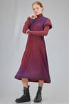 longuette 'sculpture' dress in polyester pleats hand dyed with iridescent effect - MELITTA BAUMEISTER 