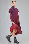 longuette 'sculpture' dress in polyester pleats hand dyed with iridescent effect - MELITTA BAUMEISTER 
