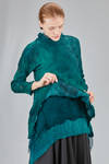 maglia lunga e ampia in seta cruda francese e in nuno-feltro fatto e tinto a mano di lana merino extra fine e seta toussah - AGOSTINA ZWILLING 