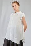 camicia lunga, ampia e asimmetrica in tela fiammata di lino lavato - FORME D' EXPRESSION 