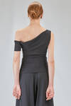 short t-shirt, lean and asymmetric, in mini-ribbed cotton and modal jersey - ISABEL BENENATO 