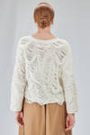 short and soft sweater in organic cotton knit with horizontal dropped threads - ISABEL BENENATO 