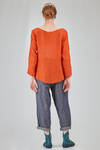 hip-lenght top, wide, in light washed linen crêpe - MANUELLE GUIBAL 