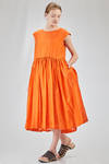 longuette dress, wide, in washed silk crêpe de chine, half slip in ramie - MANUELLE GUIBAL 