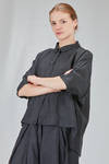 camicia al fianco, ampia, in crêpe di lino lavato - RUNDHOLZ 
