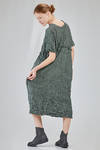 longuette dress, soft, in gauzed polyester froissé with horizontal stripes tone on tone - SHU MORIYAMA 