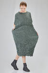 longuette dress, soft, in gauzed polyester froissé with horizontal stripes tone on tone - SHU MORIYAMA 