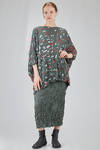 long and wide tunic in polyester froissé with diagonal stripes tone on tone and  cotton patches - SHU MORIYAMA 