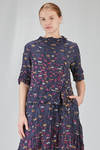 hip-lenght top, soft and asymmetric, in polyester froissé with diagonal stripes tone on tone and cotton patches - SHU MORIYAMA 