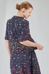 hip-lenght top, soft and asymmetric, in polyester froissé with diagonal stripes tone on tone and cotton patches - SHU MORIYAMA 