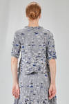 hip-lenght top, soft and asymmetric, in polyester froissé with diagonal stripes tone on tone and cotton patches - SHU MORIYAMA 