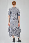 hip-lenght top, soft and asymmetric, in polyester froissé with diagonal stripes tone on tone and cotton patches - SHU MORIYAMA 