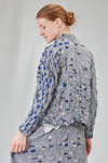 hip-lenght shirt-jacket, wide, in polyester froissé with horizontal stripes tone on tone and  cotton patches - SHU MORIYAMA 