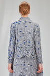 hip-lenght shirt-jacket, wide, in polyester froissé with horizontal stripes tone on tone and  cotton patches - SHU MORIYAMA 