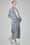 hip-lenght shirt-jacket, wide, in polyester froissé with horizontal stripes tone on tone and  cotton patches - SHU MORIYAMA 