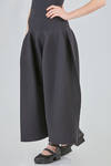 pantalone ampio in maglia elastica di poliestere riciclato - CFCL 