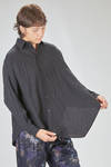 long, wide and asymmetric shirt, in washed and embossed cotton and elastane seersucker - FORME D' EXPRESSION 