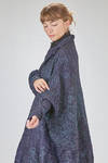 under the knee overcoat, wide, in horizontal polyester froissé - SHU MORIYAMA 