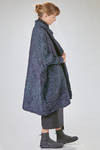 under the knee overcoat, wide, in horizontal polyester froissé - SHU MORIYAMA 