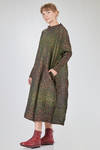 long, wide and flared dress in horizontal polyester froissé - SHU MORIYAMA 