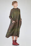long, wide and flared dress in horizontal polyester froissé - SHU MORIYAMA 
