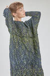 longuette dress, wide, in crinkled polyester froissé - SHU MORIYAMA 